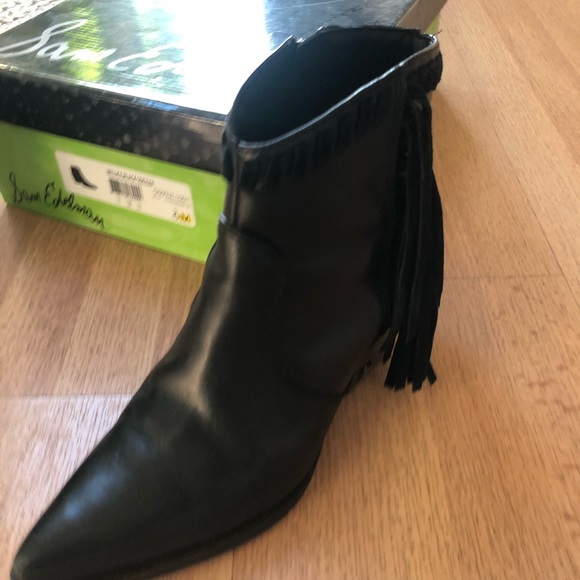 Boots - Picture 3 of 6